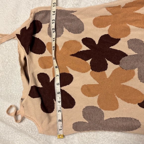 Vintage-inspired Knit Dress 🌸
Size: L (US 8/10, EU 40/42) - Picture 4 of 5